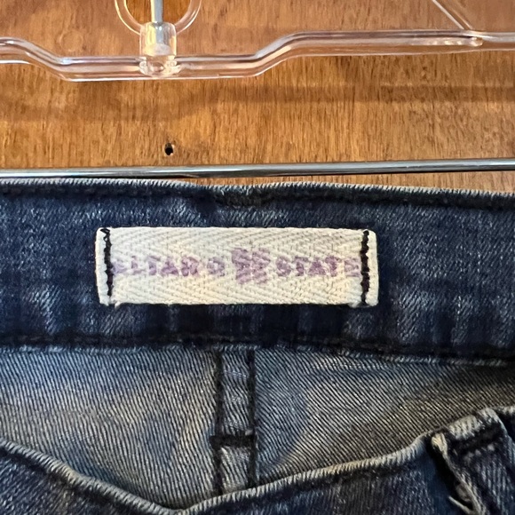 ‼️2/$20‼️Altar’d State Distressed skinny jeans - Picture 4 of 6